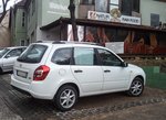 Lada Kalina Kombi (Station Wagon), 2. Generation. Aufnahmedatum: 26.03.2016. Seit Anfang 2016 sind Lada Autos in Ungarn wieder offiziell kaufbar. In den ersten 3 Monate wurden ca. 400 Stück bei 9 Händlern verkauft. Zum Vergleich konnte Opel im gleichen Zeitraum 2000 Exemplaren schaffen.