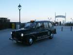 Am Abend,vom 06.April 2013,stand am Wendeplatz in Binz dieses englische Taxi was des fteren in Binz antreffen ist.