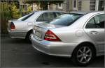 Zwei Generationen der Mercedes C-Klasse. Hinten der W202 (1993-2000), vorne der W203 (2000-2007). (Matthias)