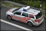 Opel Astra II, von der MHH von der Verkehrs Unfallforschung steht am 17.05.2010 am Seitenstreifen.