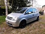 Opel Meriva 1.7 CDTI Kombi. Baujahr 2003-2005, 100 PS - 1.686 ccm. Aufgenommen am 11. April 2017 in Montret, Département Saône-et-Loire, Frankreich