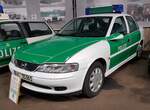 =Opel Vectra B als ehemaliges Einsatzfahrzeug der Polizei steht im Polizei-Oldtimer-Museum Marburg, Oktober 2023