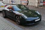 Der Fahrer dieses Porsche 911 hat eine Parklcke gefunden. 10.2023