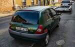 Rückansicht: Renault Clio Mk2 in der Farbe  Vert E!picea .