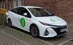 =Toyota Prius steht  angeleint  in Michelstadt, 12-2022