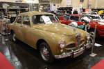 Alfa Romeo 1900 ti Berlina = Limousine. 1952 - 1954. Mit dem Modell 1900 erreichte die Firma Alfa Romeo ab 1950 einen großen Kundenkreis. Sein kompaktes, modernes Äußeres und der 4-Zylindermotor mit oben liegender Nockenwelle sprachen die Kundschaft an. Ab 1952 konnte der Käufer dann auch den stärkeren 1900 ti und den 1900 ti Super bestellen. Vom 1900 ti Super wurden insgesamt nur ca. 600 Fahrzeuge produziert. Gut die Hälfte davon wurde an Polizia- und Carabinieri-Einheiten ausgeliefert. Der wassergekühlte, 4-Zylinderreihenmotor mit doppelter Nockenwelle hat einen Hubraum von 1975 cm³ und leistet, dank eines Solex Doppelvergasers 115 PS. Essen Motor Show am 09.12.2017.