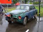 Dieser Alfa Romeo 1900 Super, gebaut von 1954 - 1959, wartet am Dsseldorfer Meilenwerk wohl auf seine Restaurierung. Aufnahme vom 27.07.2011