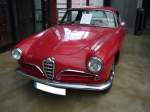 Alfa Romeo 1900 C Super Sprint mit einem Coupeaufbau der Carozzeria Touring. 1952 - 1959. Die Coupes und Cabriolets bei Touring wurden auf einem leicht verkrzten Fahrgestell aufgebaut. Daher resultiert auch der Zusatz C (corto = kurz) in der Typenbezeichnung. Der 4-Zylinderreihenmotor mit 1.9l Hubraum leistet 90 PS. Classicremise Dsseldorf am 27.08.2011.