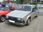 Alfa Romeo 75 3.0 V6. 1987 - 1990. Der Alfa Romeo 75 wurde 1985 zum 75´ten Geburtstag der Marke aus Mailand vorgestellt. Der Kunde konnte das Modell in etlichen Benzin- und Dieselmotorisierungen bestellen. Im August 1987 wurde das Spitzenmodell 3.0 V6 auf den Markt gebracht. Unter der Motorhaube verrichtet ein V6-motor seinen Dienst, der aus 2959 cm³ Hubraum 185 PS leistet. Oldtimertreffen an der  Alten Dreherei  in Mülheim an der Ruhr am 16.06.2018.