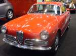 Alfa Romeo Giulietta Sprint Veloce 1300. 1954 - 1965. Diese hübsche Coupe wurde von Bertone gezeichnet. Der 4-Zylinderreihenmotor mit 1290 cm³ Hubraum leistet 92 PS und kann das Coupe auf eine Höchstgeschwindigkeit von 180 km/h beschleunigen. Techno Classica am 18.04.2015.