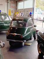 =BMW Isetta 300, ausgestellt im Polizei-Oldtimer-Museum Marburg, Oktober 2023. Laut Begleittext war das Fahrzeug hauptsächlich für die Ermittlungsbeamten im ländlichen Raum vorgesehen und sollte insbesondere bei entsprechenden Witterungsverhältnissen den Einsatz der Dienstmotorräder ersetzten.