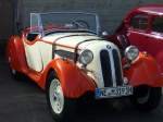 BMW 319/1 Sport-Zweisitzer. 1934 - 1936. Vom Modell 319/1 Sport-Zweisitzer wurden ganz genau 100 Fahrzeuge gebaut. Der 6-Zylinderreihenmotor leistete aus 1.911 cm Hubraum 55 PS. Die Hchstgeschwindigkeit war mit 130 km/h angegeben. Saisonerffnung am Dsseldorfer Meilenwerk 10.04.2011.