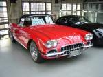 Chevrolet Corvette C1 Roadster des Modelljahres 1959. Der V8-motor leistet 250 PS. Classic Remise Dsseldorf am 28.01.2012.