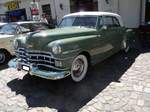 Chrysler Windsor DeLuxe Newport aus dem Modelljahr 1953 im Farbton vermont green.