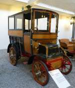 Daimler Bus, englischer Oldtimer-Bus von 1899, die englische Firma nutzte die deutschen Patente von Gottlieb Daimler, Automobilmuseum Mlhausen, Nov.2013