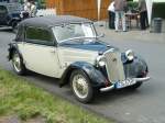 DKW F 8 Luxus, Bj. 1939, 20 PS, hat den Weg nach Uttrichshausen zur Oldtimerausstellung geschafft, Juni 2011