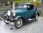 Ford Model A Roadster Standard. 1928 - 1931. Während seiner vierjährigen Produktionszeit verkaufte sich dieses Modell über 4.3 Millionen mal. Der abgelichtete Wagen stammt aus dem ersten Produktionsjahr 1928 und verbrachte seine Jugend in New York City. Der Vierzylinderreihenmotor hat einen Hubraum von 3285 cm³ und leistet 40 PS. Der Zweisitzer mit zusätzlichem Schwiegermuttersitz, erreicht mit dieser Motorleistung eine Höchstgeschwindigkeit von ca. 95 km/h. 15. US-Cartreffen am 28.07.2018 am CentroO.