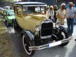 Ford A Tudor. 1928 - 1931. Das Model A wurde von 1928 - 1931 millionenfach produziert. Der4-Zylinderreihenmotor mit 3.3l Hubraum leistet 40 PS. Der abgelichtete Wagen wurde im Februar 1928 erstmals in Ohio zugelassen. Oldtimertreffen Kokerei Zollverein am 02.09.2012.