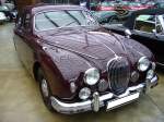 Jaguar MK I. 1955 - 1959. Hier wurde einer von 17.404 produzierte MK I mit dem 3.4l Motor abgelichtet. Der 6-Zylinderreihenmotor leistet 200 PS. Classic Remise Düsseldorf am 21.02.2016.