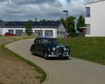 Jaguar Mk kommt beim Oldtimertreff in Wintger an.