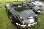 Jaguar XK 140 OTS. 1954 - 1957. Das OTS steht für O pen T wo S eater. Der Sportwagen leistet zwischen 190 PS - 210 PS aus einem 6-Zylinderreihenmotor mit 3442 cm³ Hubraum. Schloß Nordkirchen im Münsterland am 05.09.2014.