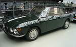 Lancia Fulvia Coupe der Seria 1 1.3S im Farbton verde ascot. Zwei Jahre nach Vorstellung der Fulvia Berlina (Limousine) wurde 1965 stand dann auf dem Turiner Salon das sportliche Fulvia Coupe. Mit dem 1.3S-Motor stand das Fulvia Coupe dann ab 1968 bei den Händlern. Von 1968 bis zur Einstellung dieser Motorenversion verkaufte Lancia 16.827 Autos dieses Typs. Der V4-Motor hat einen Hubraum von 1298 cm³ und leistet 92 PS. Die Höchstgeschwindigkeit gab Lancia mit 173 km/h an. Der gezeigte Wagen im Farbton verde ascot wurde erstmalig im Januar 1969 zugelassen. Classic Remise Düsseldorf am 26.02.2024.