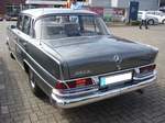 Heckansicht eines Mercedes Benz W111/2 220 Sb. 1959 - 1965. Oldtimertreffen Glandorf am 14.05.2017.