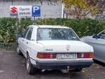 Rückansicht: Mercedes Benz 190 (Baby Benz, C-Klasse Vorgänger).