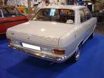 Heckansicht einer Opel Kadett B als in der Karosserieversion Limousine zweitürig im Farbton grau. Der Opel Kadett B wurde von 1965 bis 1973 produziert. Wer kannte ihn nicht, den Millionenseller aus Bochum? Der Wagen war als zwei- und viertürige Limousine, als Coupe und als drei- und fünftüriges Kombimodell namens CarAvan lieferbar. Basismotorisierung war ein Vierzylinderreihenmotor mit einem Hubraum von 1078 cm³, der 45 PS, 55 PS oder 60 PS leistete. Essen Motor Show am 06.12.2022.