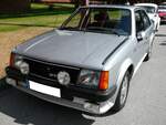 Opel Kadett D GTE. Der Kadett D GTE und sein britisches Schwestermodell Vauxhall Astra GTE wurden im Januar 1983 vorgestellt und bis Produktionseinstellung des Kadett D, im Juli 1984, gebaut. Sie waren als drei- und fünftürige Limousine lieferbar. Der Kadett GTE ist ausschließlich in den Farben schwarz, weiß, rot und silbermetallic lieferbar, der Astra GTE ausschließlich in weiß. Der britische Vauxhall Astra GTE wurde serienmäßig mit einer Scheinwerferreinigungsanlage, zwei Nebelschlussleuchten und seitlichen Ausstellfenstern ausgeliefert.  Beim Opel Kadett GTE waren diese Extras aufpreispflichtig, jedoch waren die Sport-Außenspiegel, wie auch bei den SR-Varianten, serienmäßig. Bei seinem Erscheinen war ein solch, dreitüriger, Kadett GTE ab DM 20.255,00 zu bekommen. Der Vierzylinderreihenmotor hat einen Hubraum von 1796 cm³ und leistet 115 PS. Die Höchstgeschwindigkeit lag bei 185 km/h. Oldtimertreffen Kokerei Zollverein im Juli 2012.
