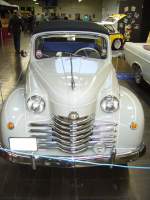 Opel Olympia Cabriolet Limousine. 1950 - 1952. Der Olympia wurde bereits ab 1947 wieder produziert. Er basierte, leicht abgewandelt, auf dem von 1938 - 1940 gebauten Vorkriegs Olympia. 1950 wurde der Olympia mit einer  facegelifteten  Karosserie vorgestellt. Erstmals war dann auch die Cabriolet Limousine im Programm. Dieses Modell kostete DM 6.600,00 und verkaufte sich 9.150 mal. Der Motor leistet 37 bzw. 39 PS leistet aus 1.488 cm. Essen Motor Show am 29.11.2011.