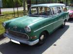 Frontansicht eines Opel Rekord P1 CarAvan. 1957 - 1960. Oldtimertreffen Kokerei Zollverein am 05.05.2013.