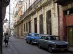 Peugeot 404 (aus argentinischer Produktion) in der Altstadt von Havanna.