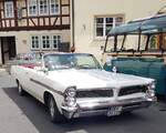 =Pontiac Bonneville, Modell 1963, unterwegs im Stadtgebiet von Fladungen anl. der Fladungen Classics im Juli 2023