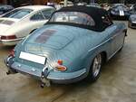 Heckansicht eines Porsche 356 B T5 Cabriolet im Farbton ätnablau aus dem Jahr 1960. Classic Remise Düsseldorf am 12.07.2023.