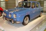 In dem Verkaufs- und Schauraum von Renault auf den Champs-Elyses in Paris war u.a. auch dieser Renault R 8 Gordini ausgestellt. Baujahr 1970, mit einem 4-Zylinder-Motor von 1255 ccm und 110 PS