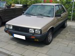 Renault R11 TXE. 1983 - 1988. Der R11 war die Schrägheckvarinate, des bereits schon 1981 vorgestellten R9. Der abgelichtete TXE ist mit einem 4-Zylinderreihenmotor ausgerüstet, der aus 1721 cm³ Hubraum zwischen 82 PS und 90 PS leistet. Prinz-Friedrich-Oldtimertreffen am 29.05.2016.