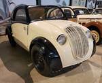 =Steyr  Baby  gab es als Typ 50-Variante 1000 ccm/22 PS oder Typ55 mit 1200 ccm/25 PS. Von dem österreichischen Volkswagen wurden bis 1940 etwa 13000 Exemplare verkauft. Gesehen im Zylinderhaus in Bernkastel-Kues, 04-2023