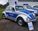 =VW Käfer 1200 L steht im Polizei-Oldtimer-Museum Marburg.