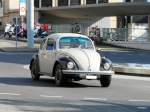 VW Kfer unterwegs in der Stadt Lausanne am 16.02.2013