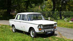 Zastava 1300 Luxe, Herstellung (FIAT) 1961–1967 (bis 1979 in Jugoslawien) abgestellt mit einem Zettel zur Käufersuche. Gesehen am 20.5.23 in Brunsum NL.
