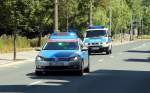 2 Einsatzfahrzeuge von der Polizei Thringen zur Absicherung der Thringen - Rundfahrt in Zeulenroda.