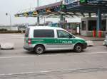 VW Caddy als Polizeifahrzeug der Landespolizei Mecklenburg-Vorpommern am 05.10.10 im Hafen Rostock.