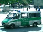 Mercedes-Polizeibus in Berlin;070903 