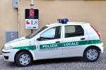 jede Kommune hat anders gestaltete Polizeifahrzeuge (Desenzano del Garda/Italien, 04.10.2011)