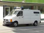 VW Kastenwagen der Polizei Basel unterwegs am 29.04.2010