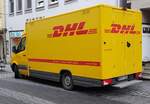 =MB Sprinter von DHL auf Zustellertour in Ulm, 12-2023