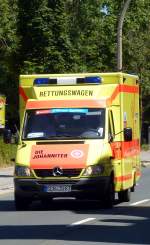 RTW Johanniter im Einsatz der Thringen - Rundfahrt in Zeulenroda.