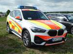 =BMW vom MKT-Krankentransport, abgestellt auf dem Parkplatz der RettMobil im Mai 2022