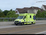 Mercedes Rettungswagen unterwegs in der Stadt Basel am 22.05.2022